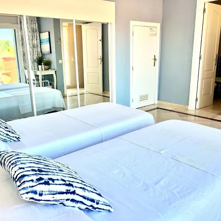 La Brisa Townhouse Golden Mile *